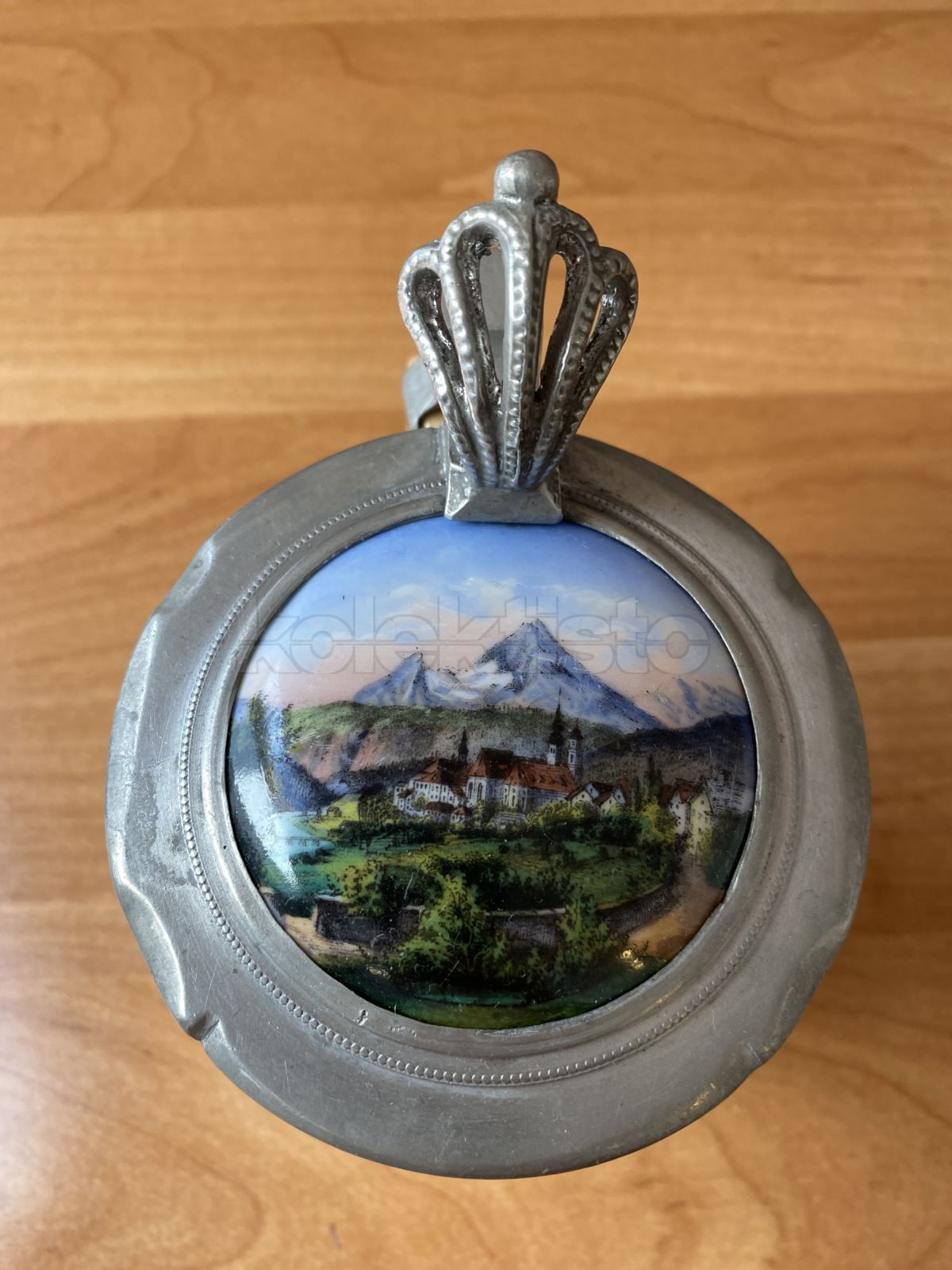 Porcelánový korbel s víkem