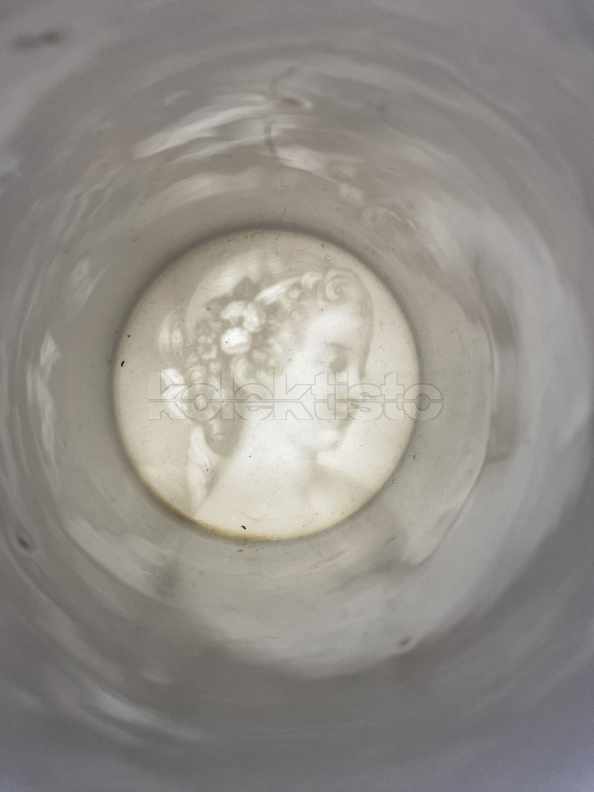 Porcelánový korbel s malbou kozla, na dně průsvitka zn. AMBERG