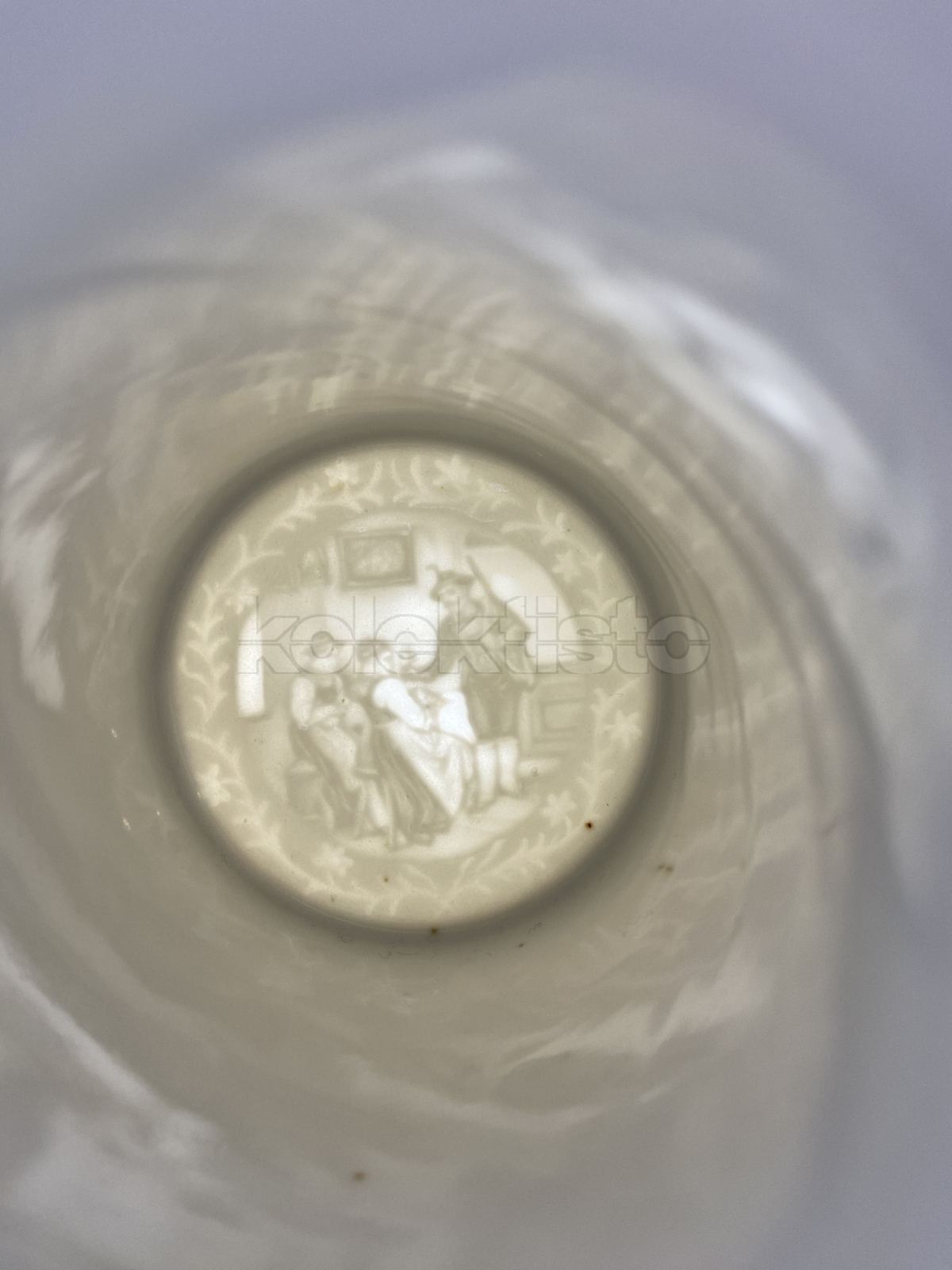Porcelánový korbel s cínovým víkem, průsvitkou a malbou střeleckého motivu