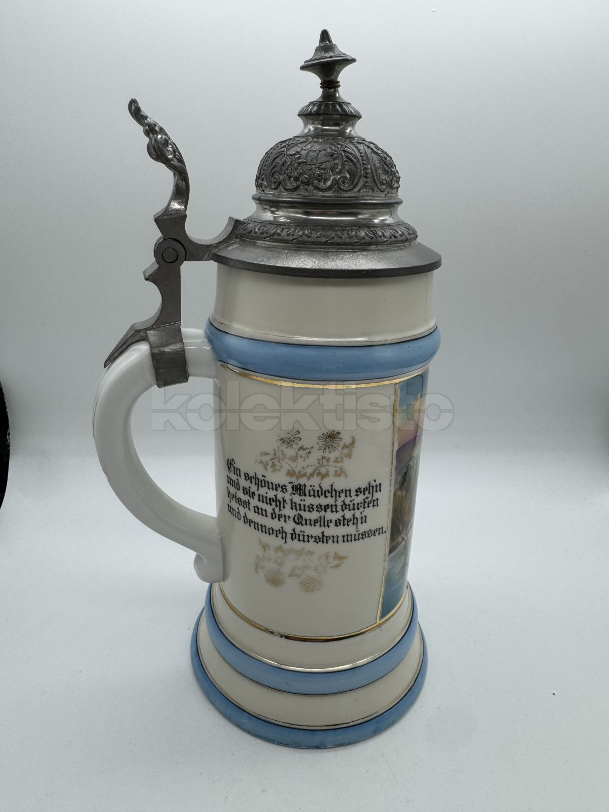 Porcelánový korbel s průsvitkou a erotickou scénou