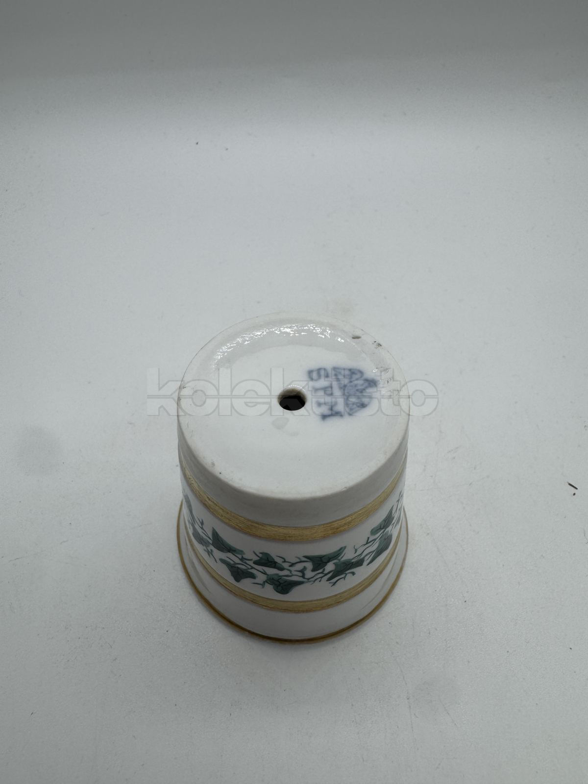 Porcelánový květináček