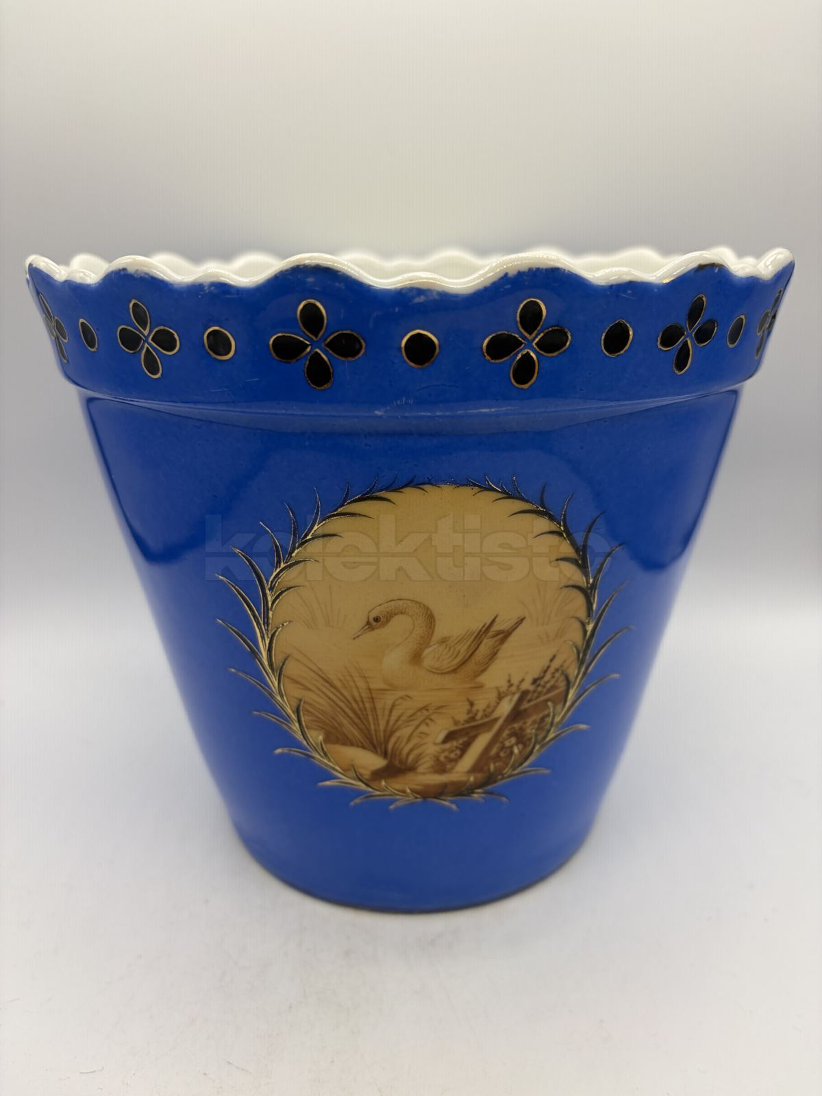 Porcelánový květník