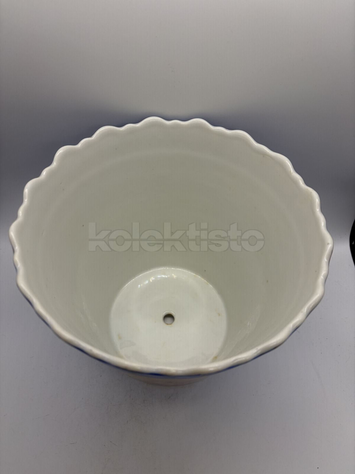 Porcelánový květník