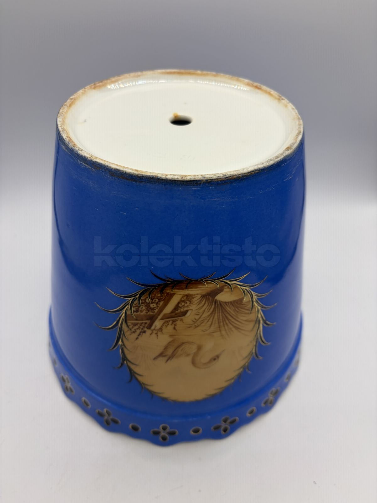 Porcelánový květník