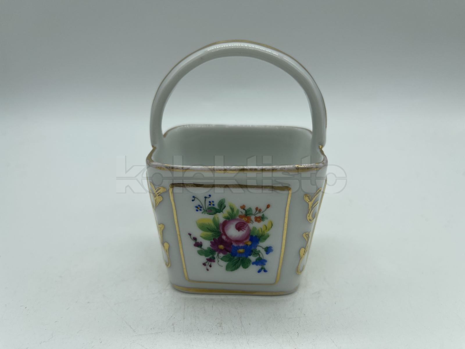 Porcelánový košíček