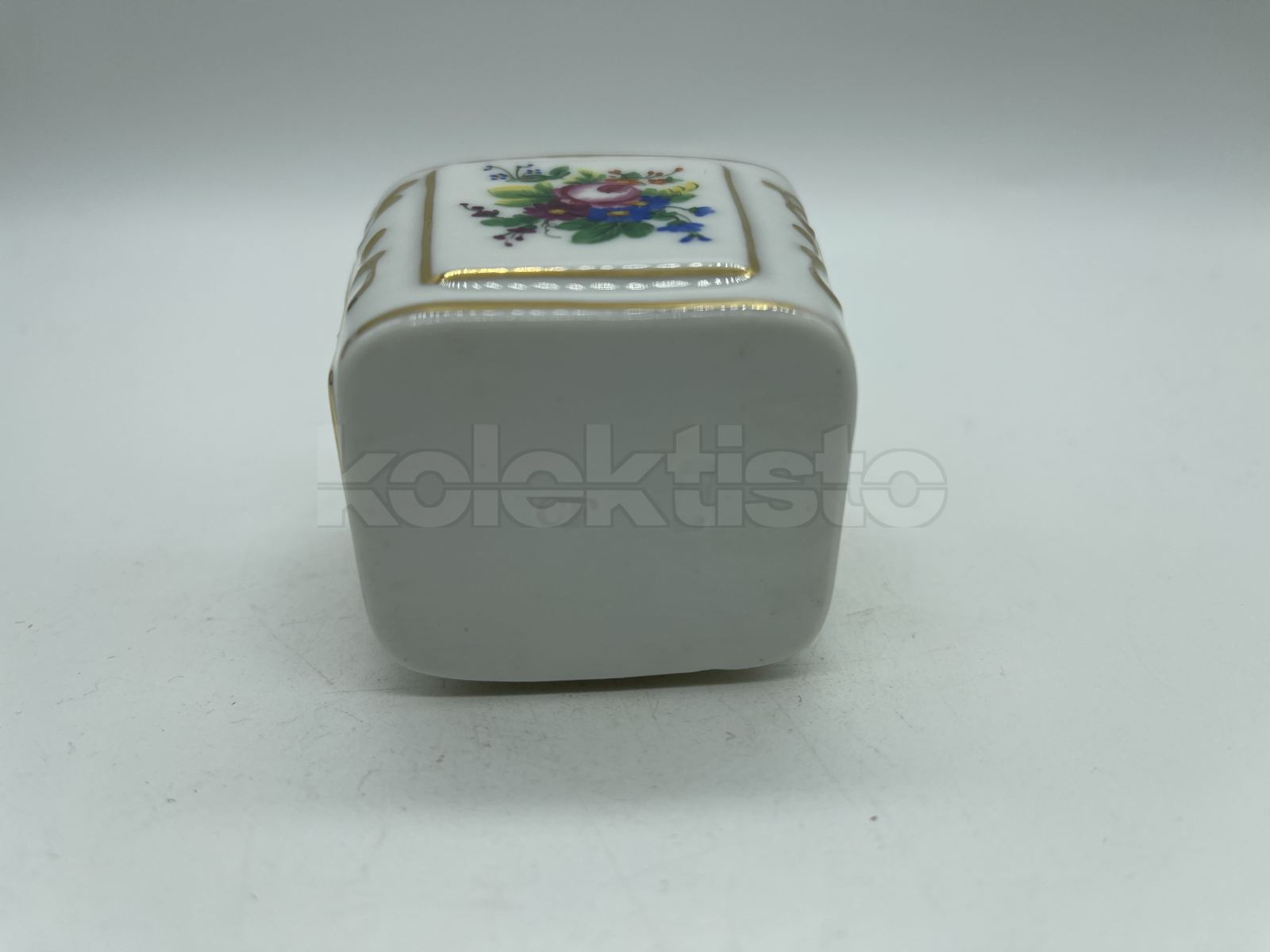 Porcelánový košíček