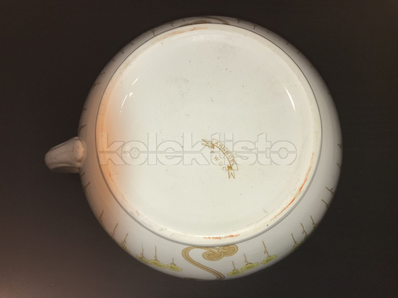 Porcelánový nočník č.9