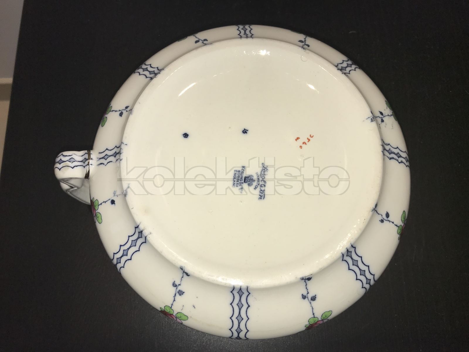 Porcelánový nočník č.99, možno v páru