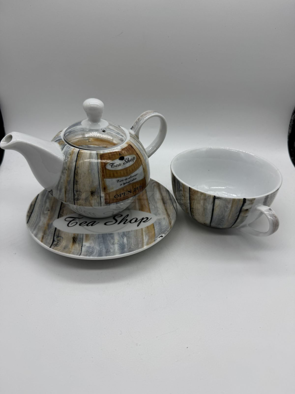 Porcelánová souprava k servírování čaje