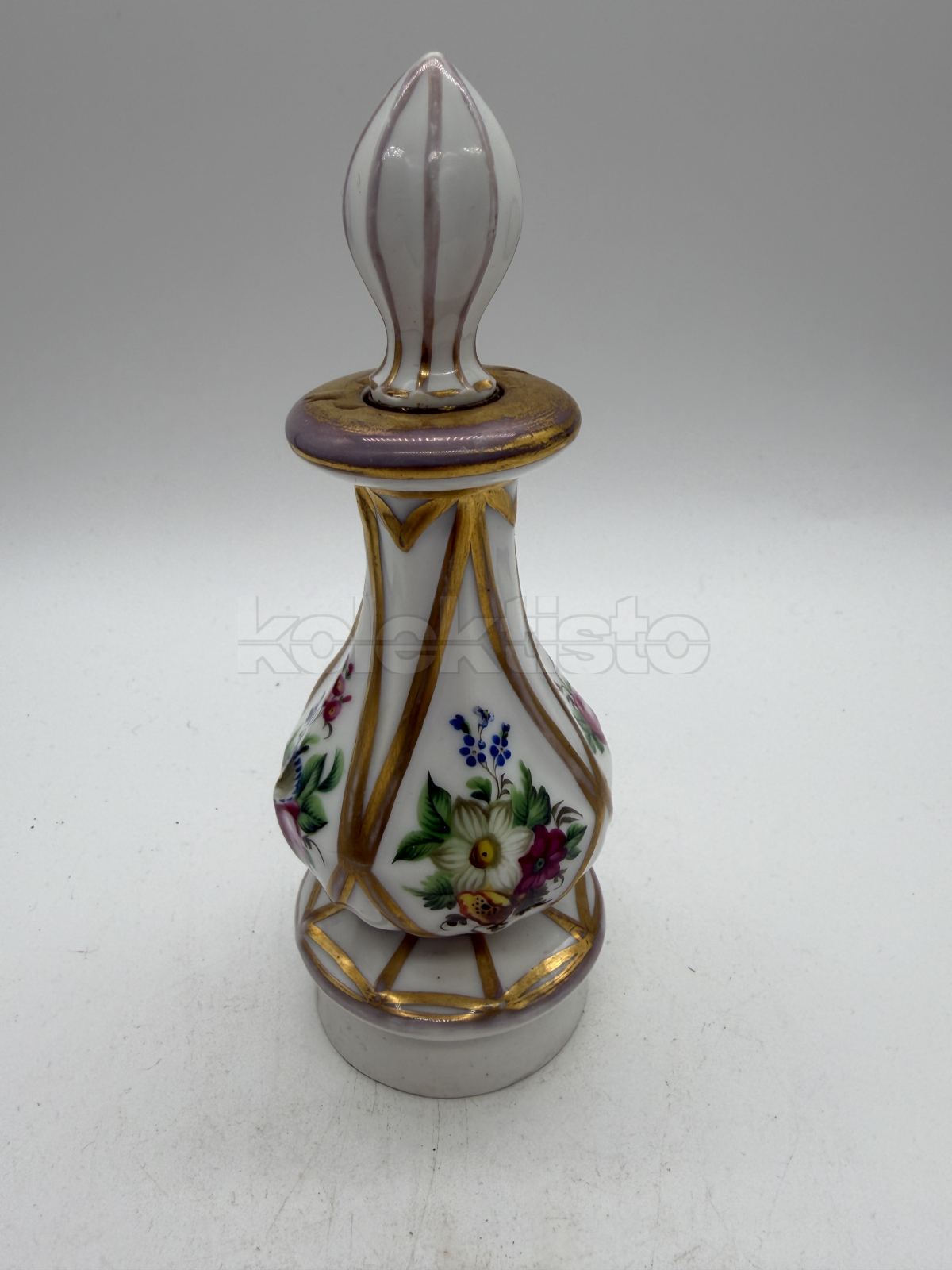 Porcelánový flakon ze soupravy