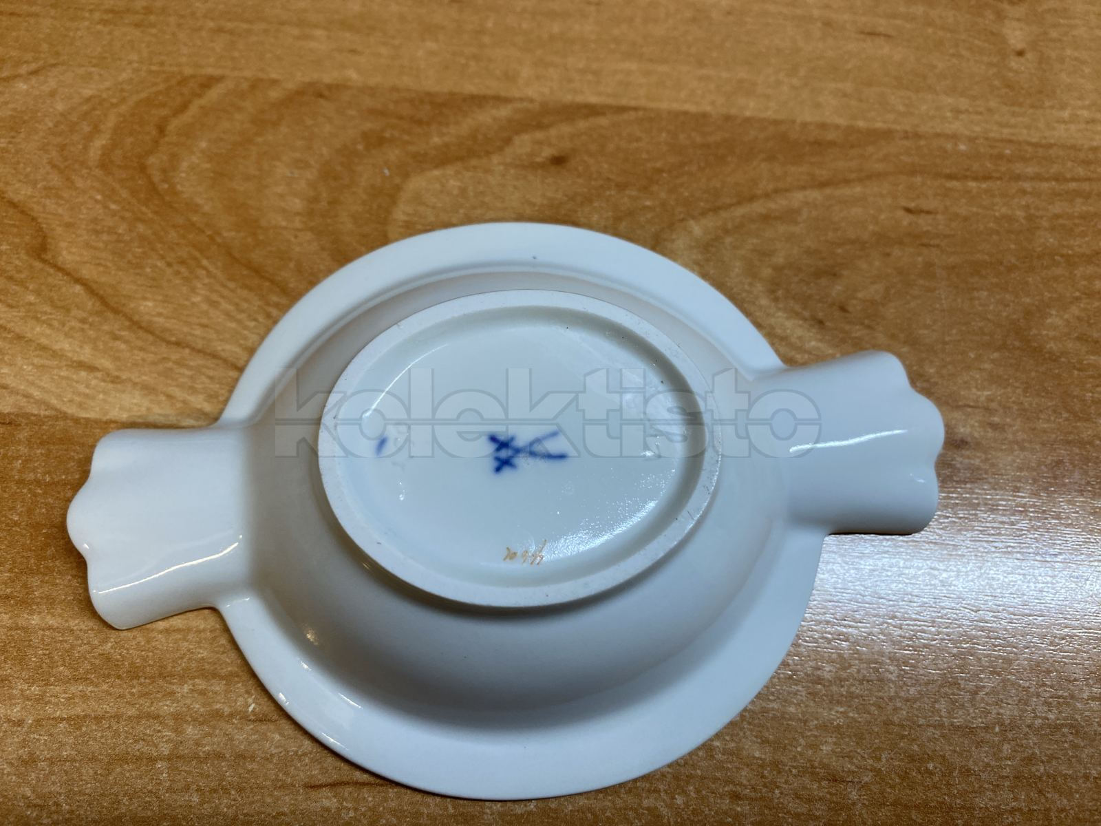 Porcelánový malovaný popelník
