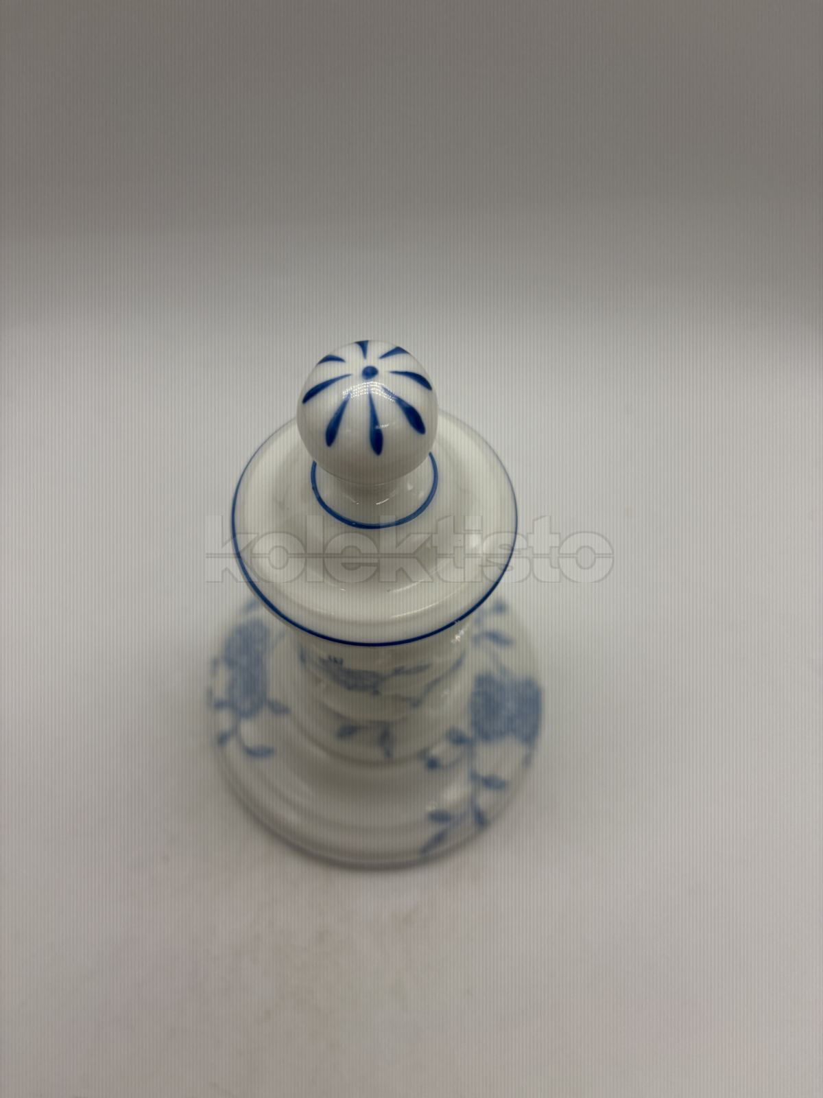 Porcelánový stojánek na zubní kartáčky