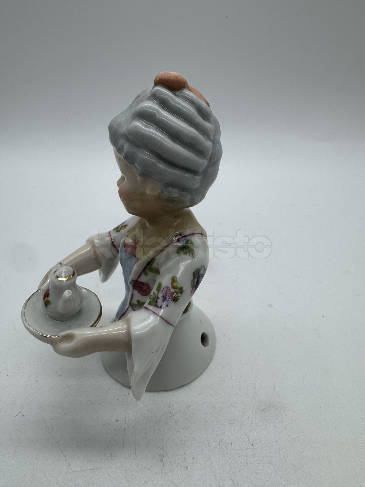 Porcelánová čajová panenka