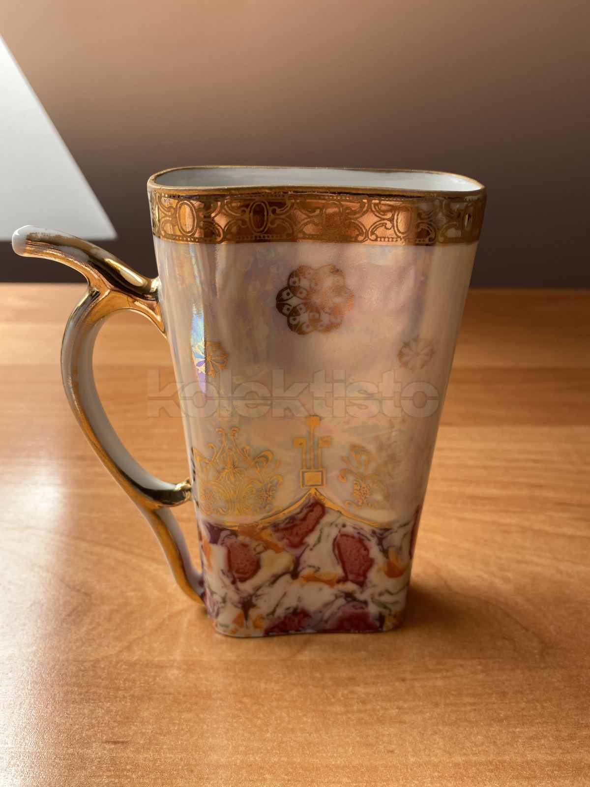 Porcelánový lázeňský pohárek