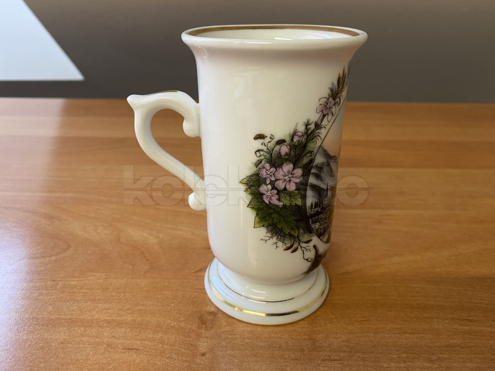 Porcelánový lázeňský pohárek