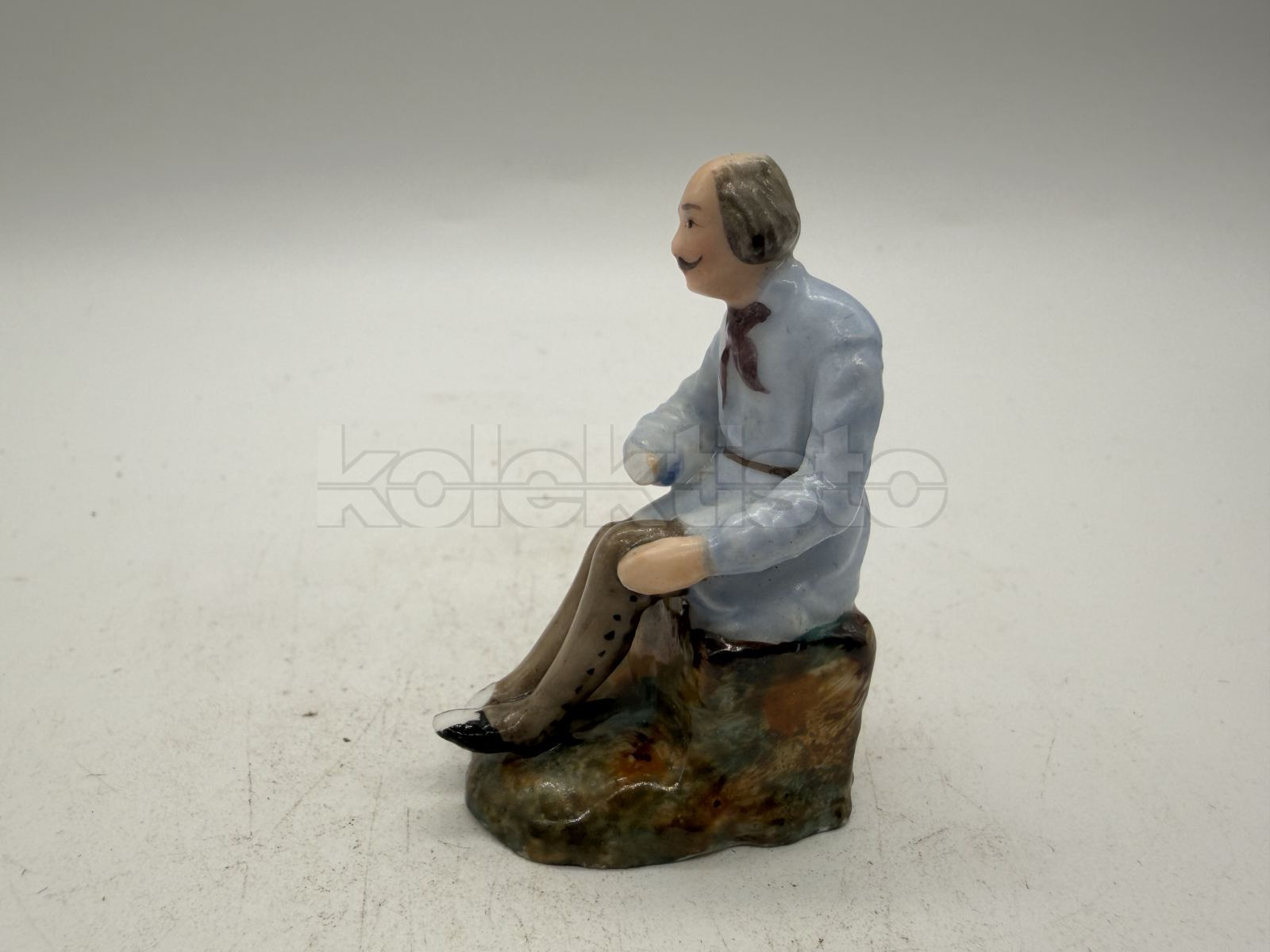 Porcelánová soška muže