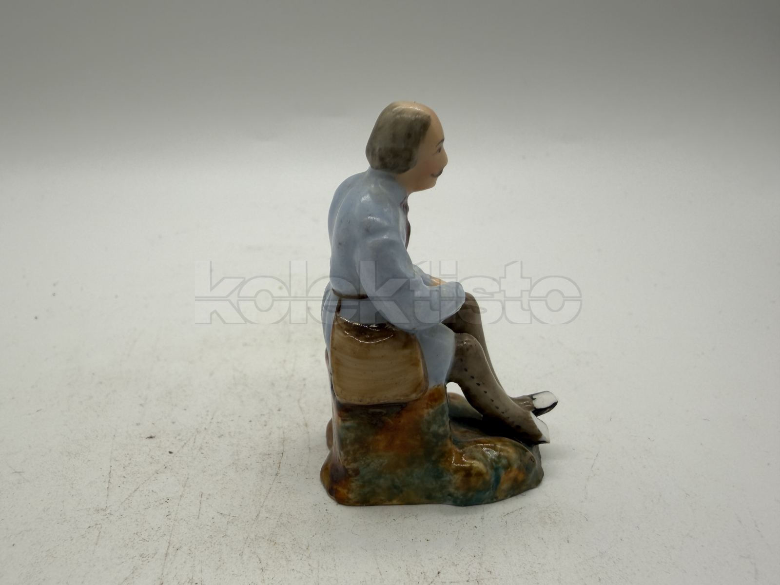 Porcelánová soška muže
