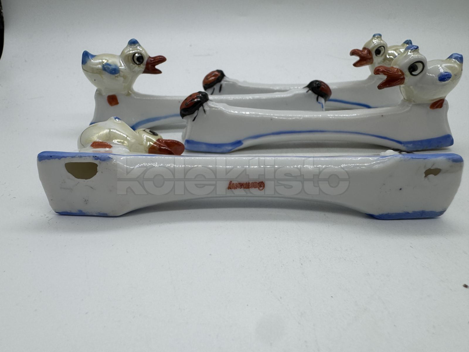 Porcelánový stojánek na příbor