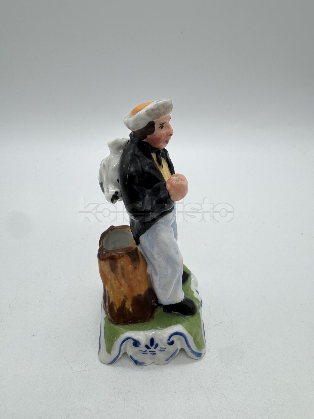 Porcelánová figurka TULÁK