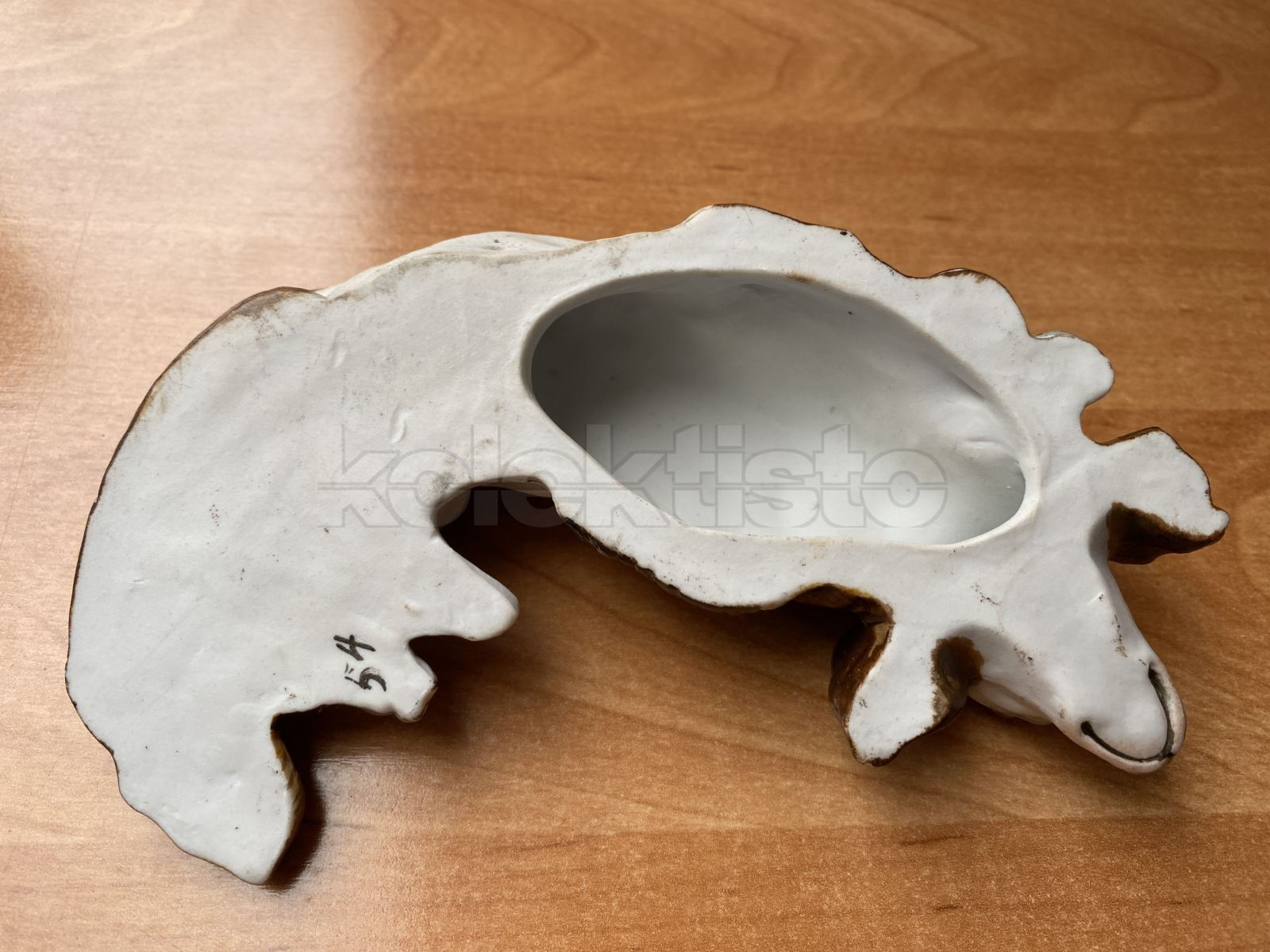 Porcelánová figurka loveckého psa