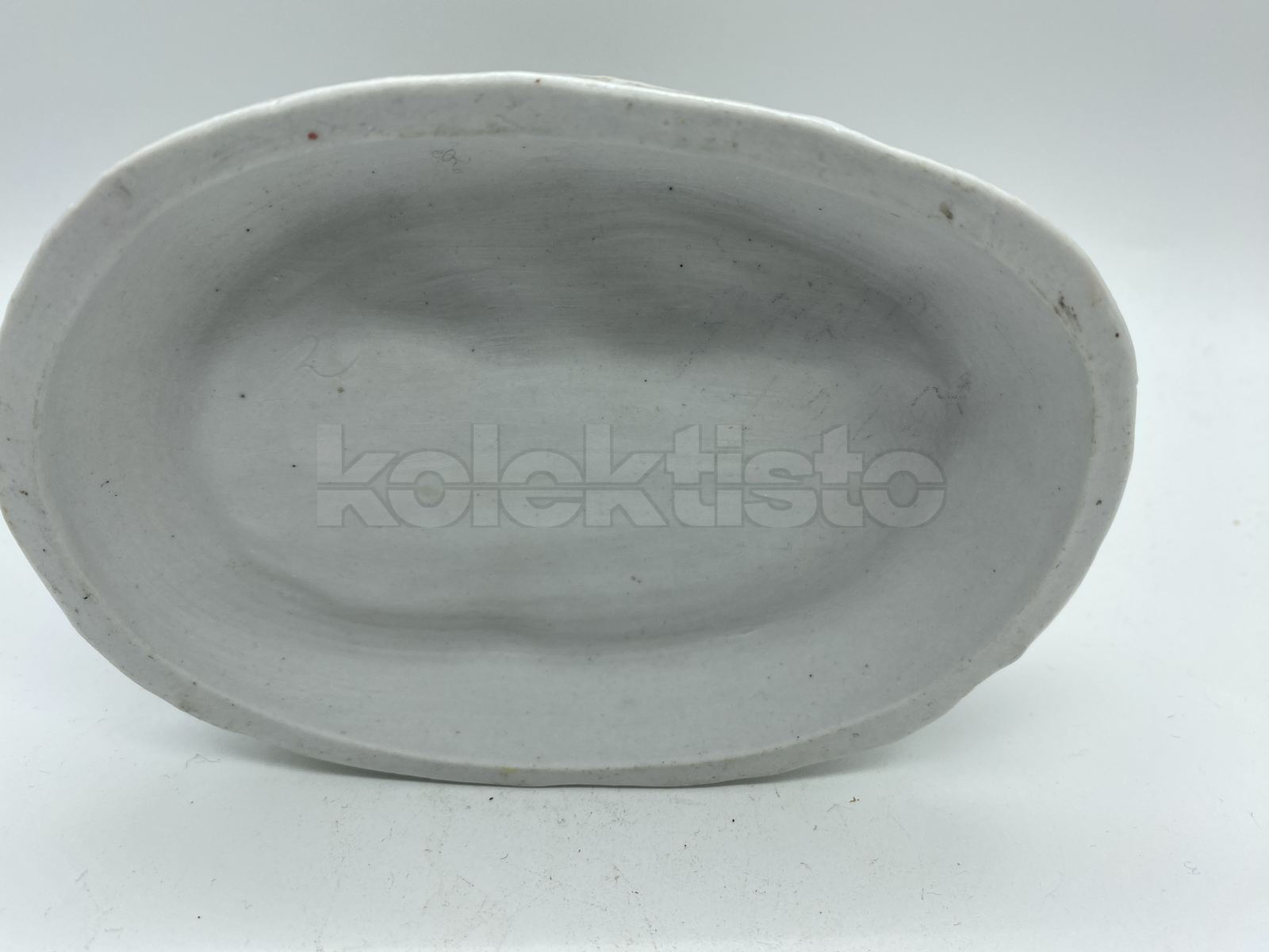 Porcelánová soška lovce s puškou, biskvit