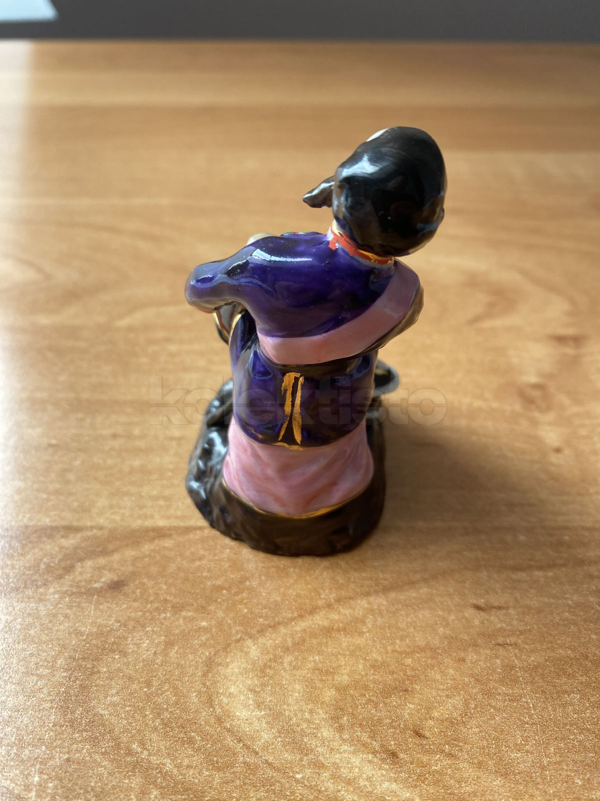 Porcelánová soška důstojníka