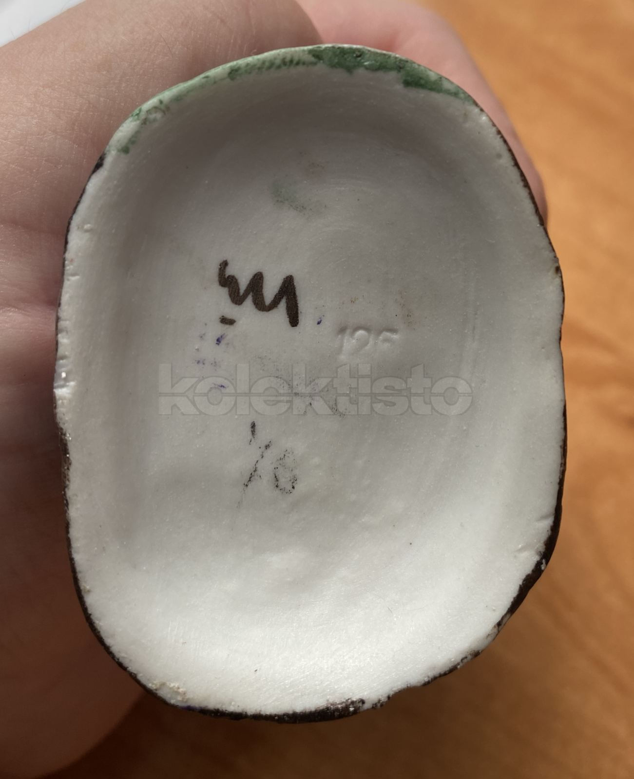 Porcelánová soška důstojníka