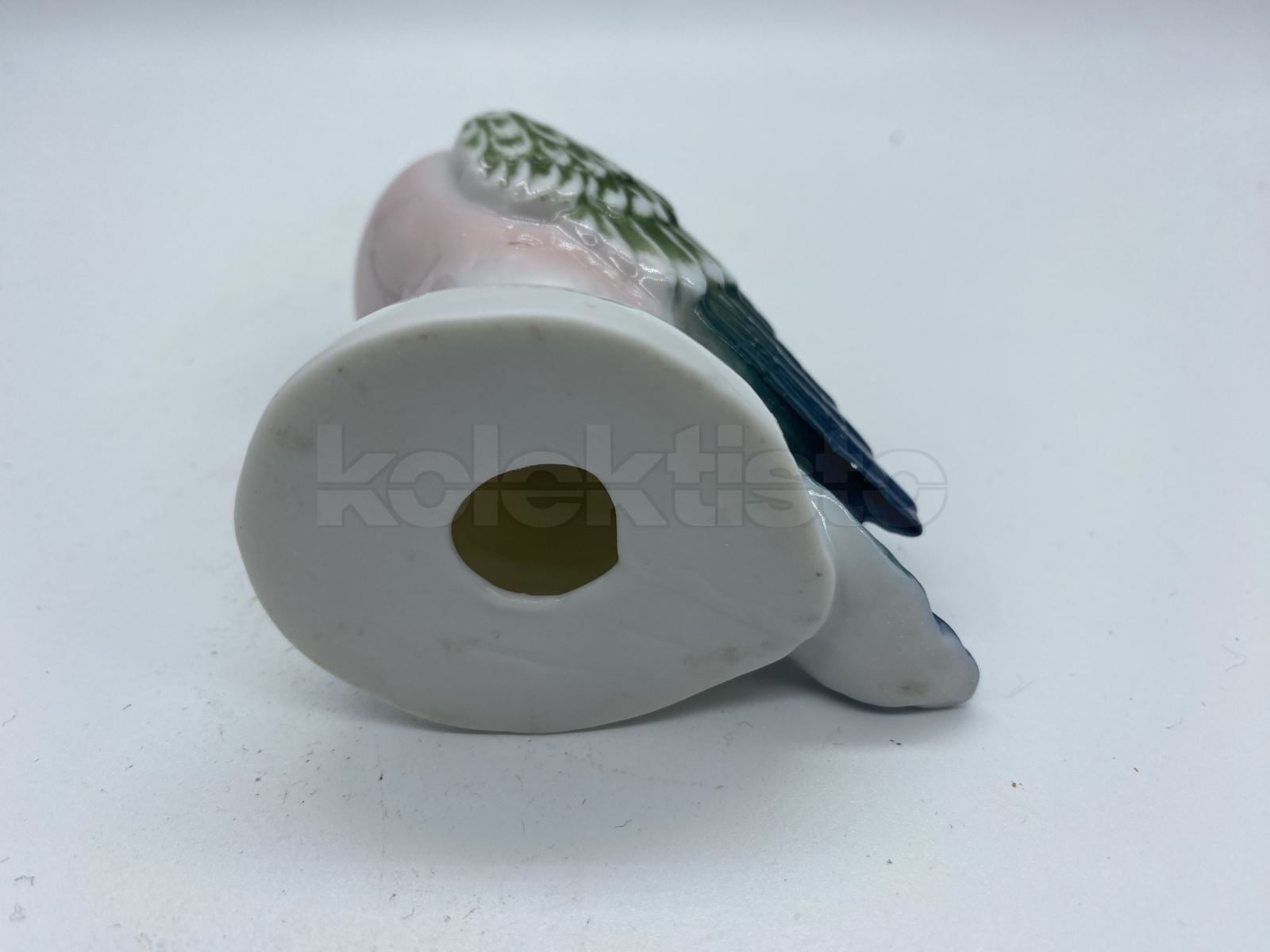 Porcelánová soška papouška