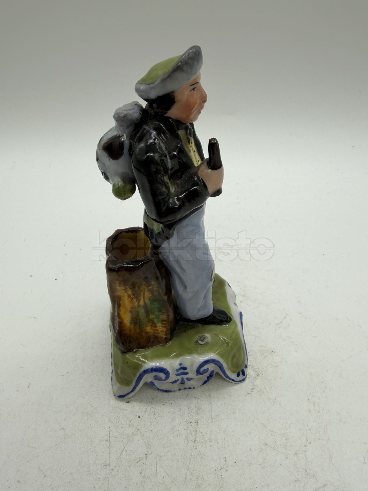 Porcelánová soška Tulák