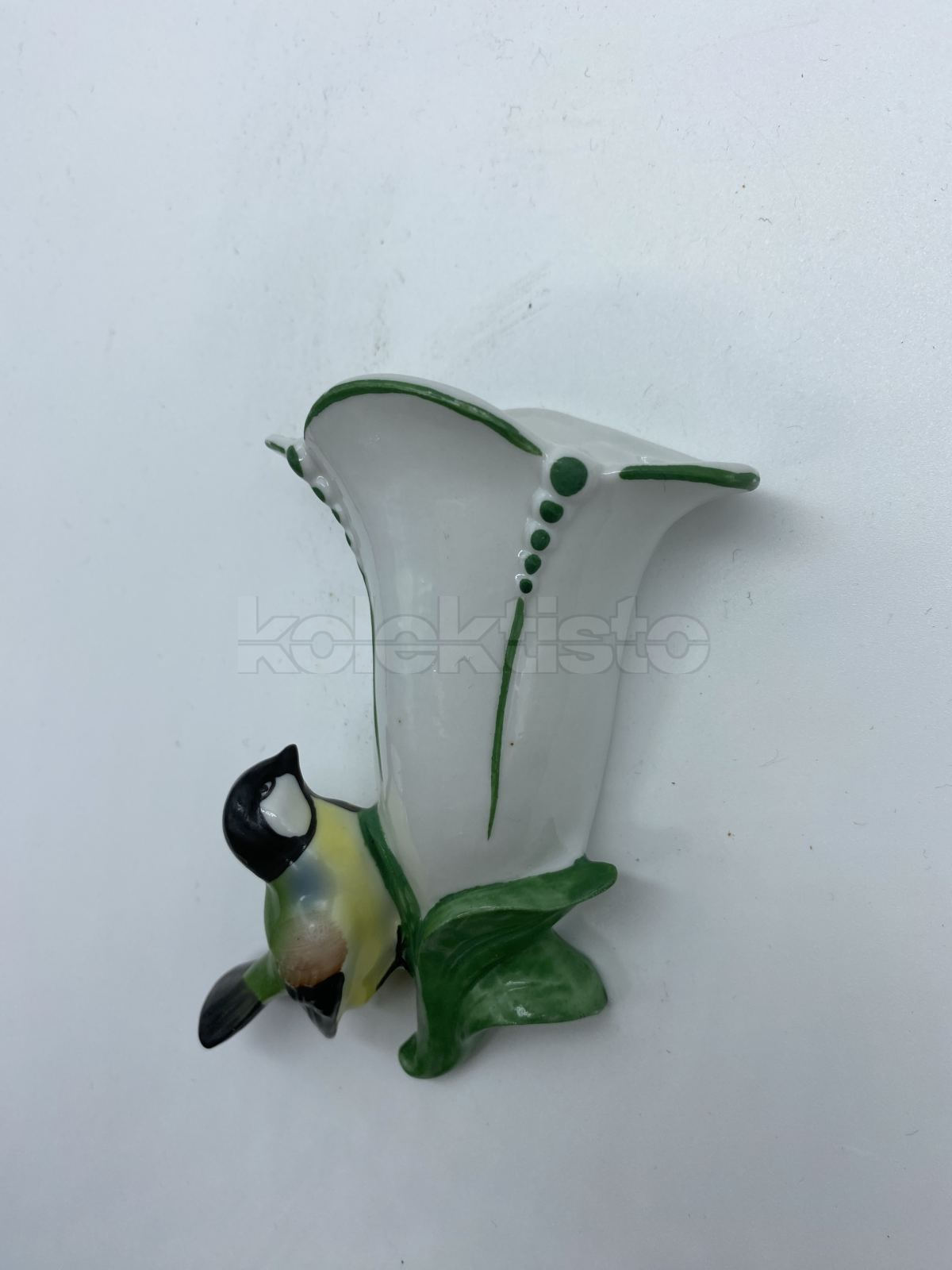 Porcelánová závěsná vázička s ptáčkem