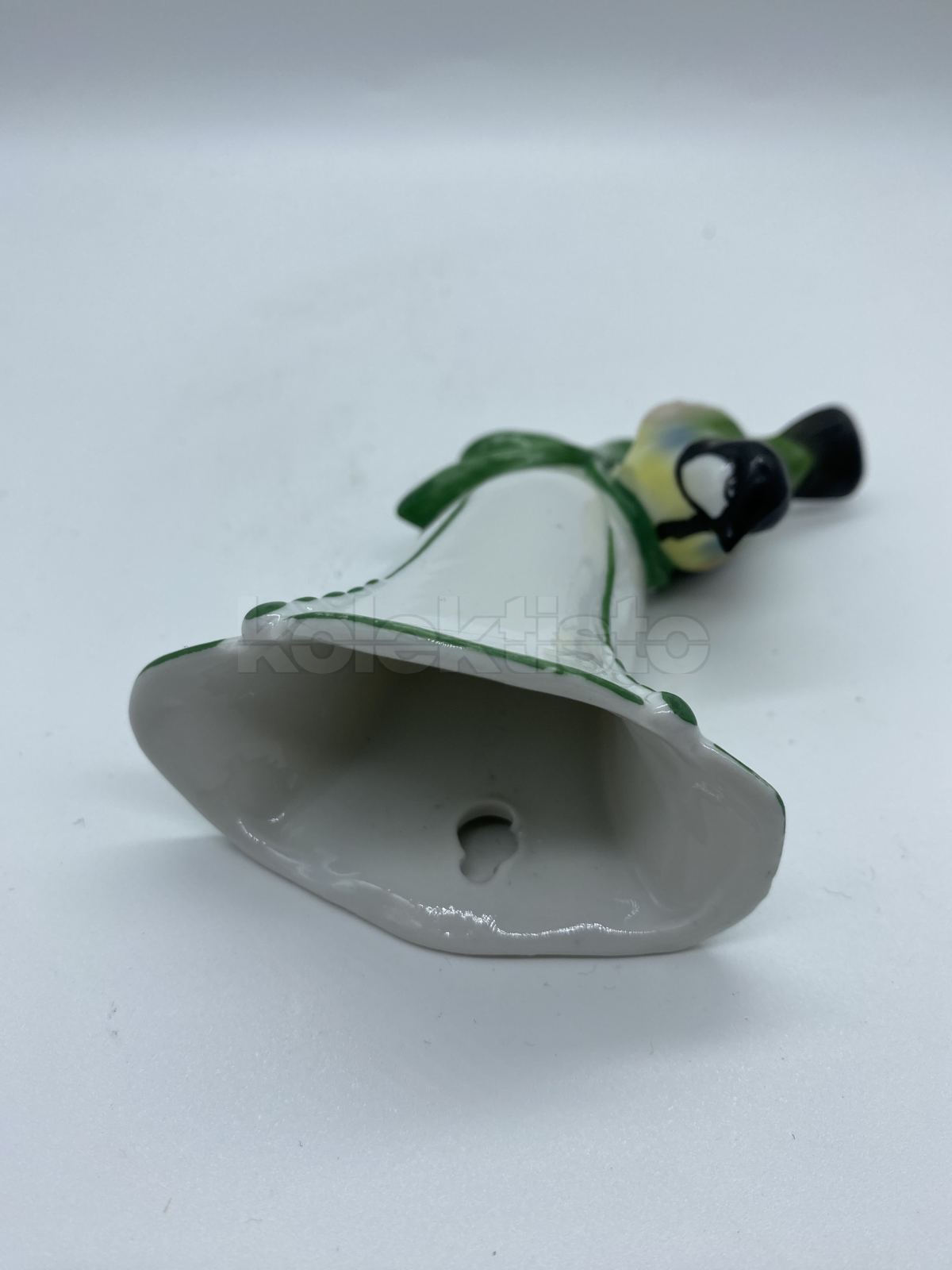 Porcelánová závěsná vázička s ptáčkem