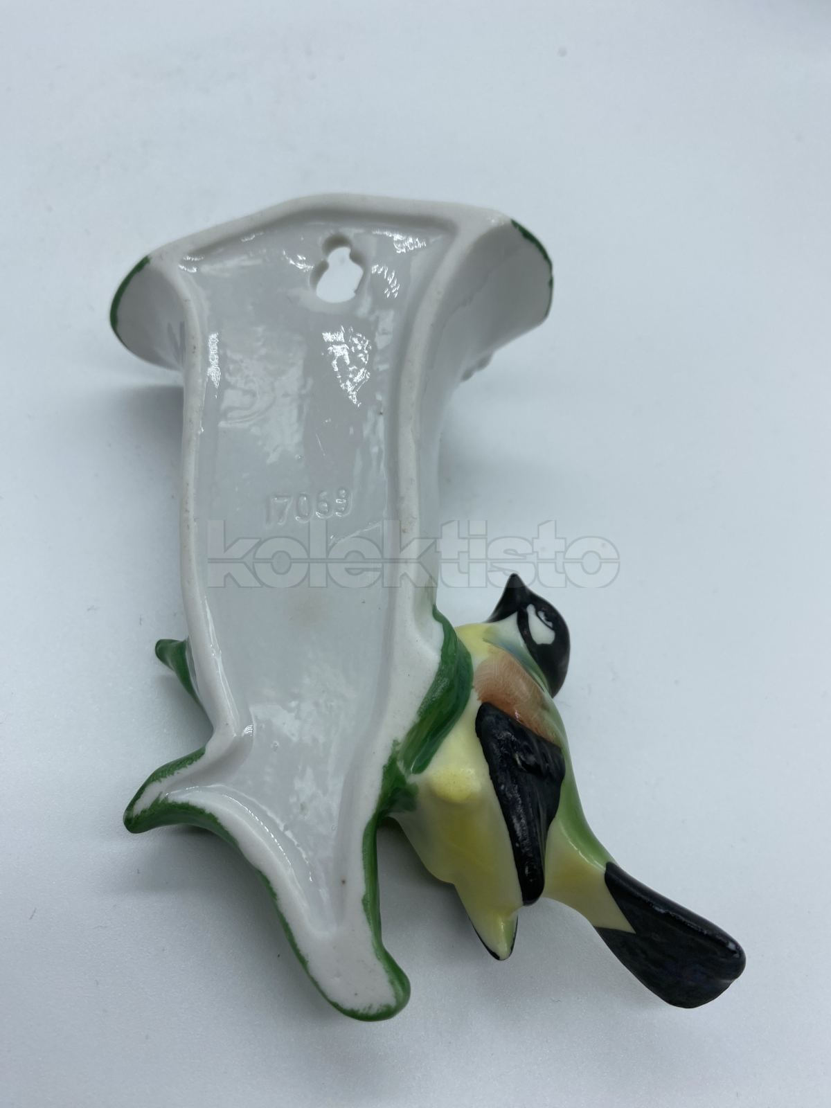 Porcelánová závěsná vázička s ptáčkem