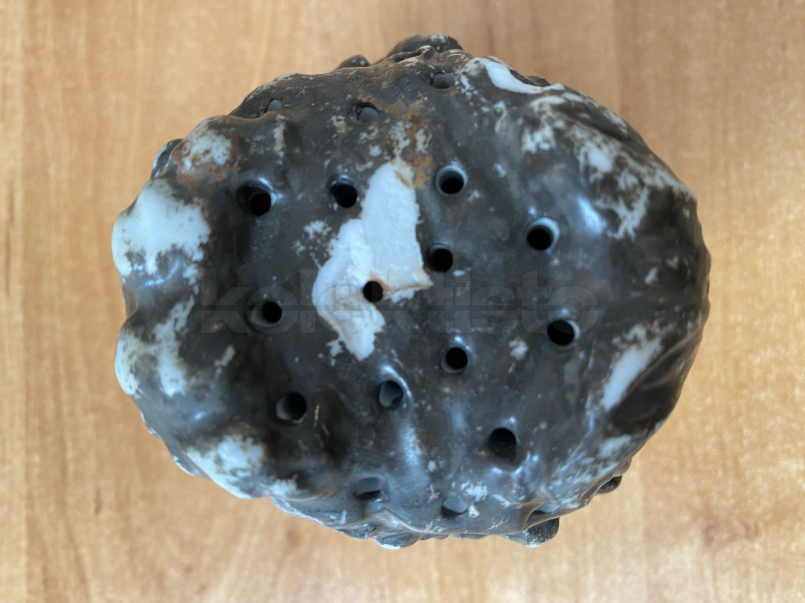 Porcelánová soška, stojánek na vlasové jehlice