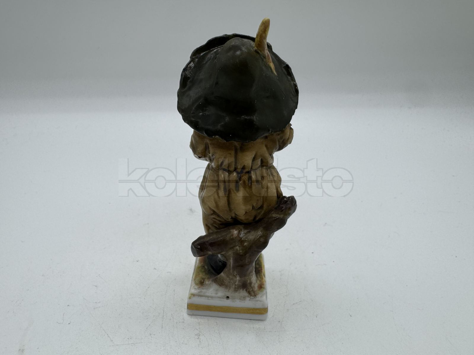 Porcelánová figurka chlapce č.1