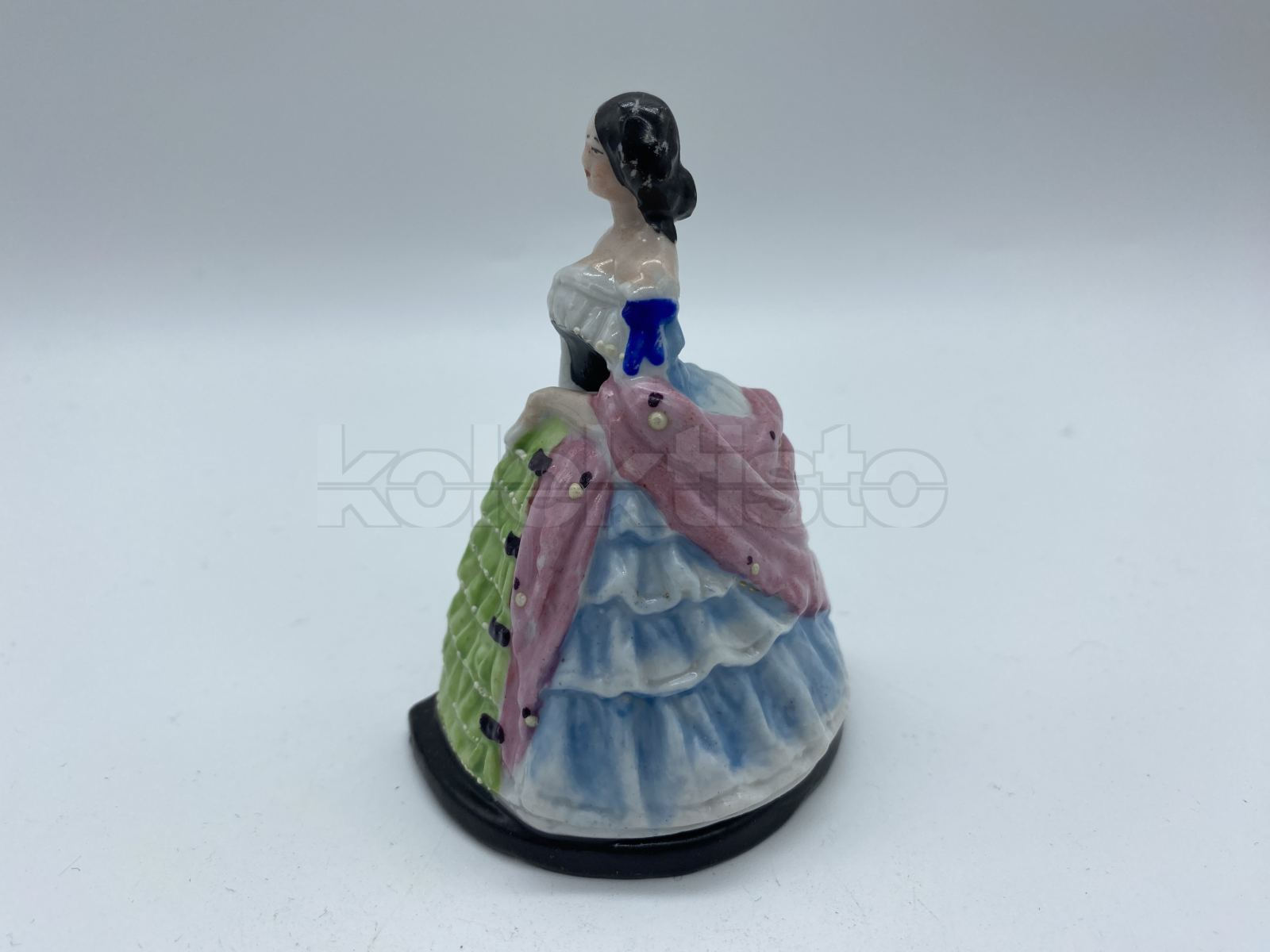 Porcelánová erotická soška, stojánek na cigára
