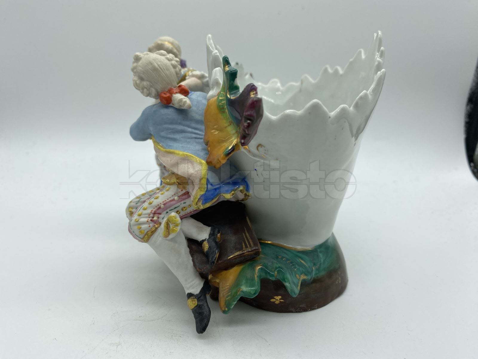 Porcelánová soška zamilovaného páru