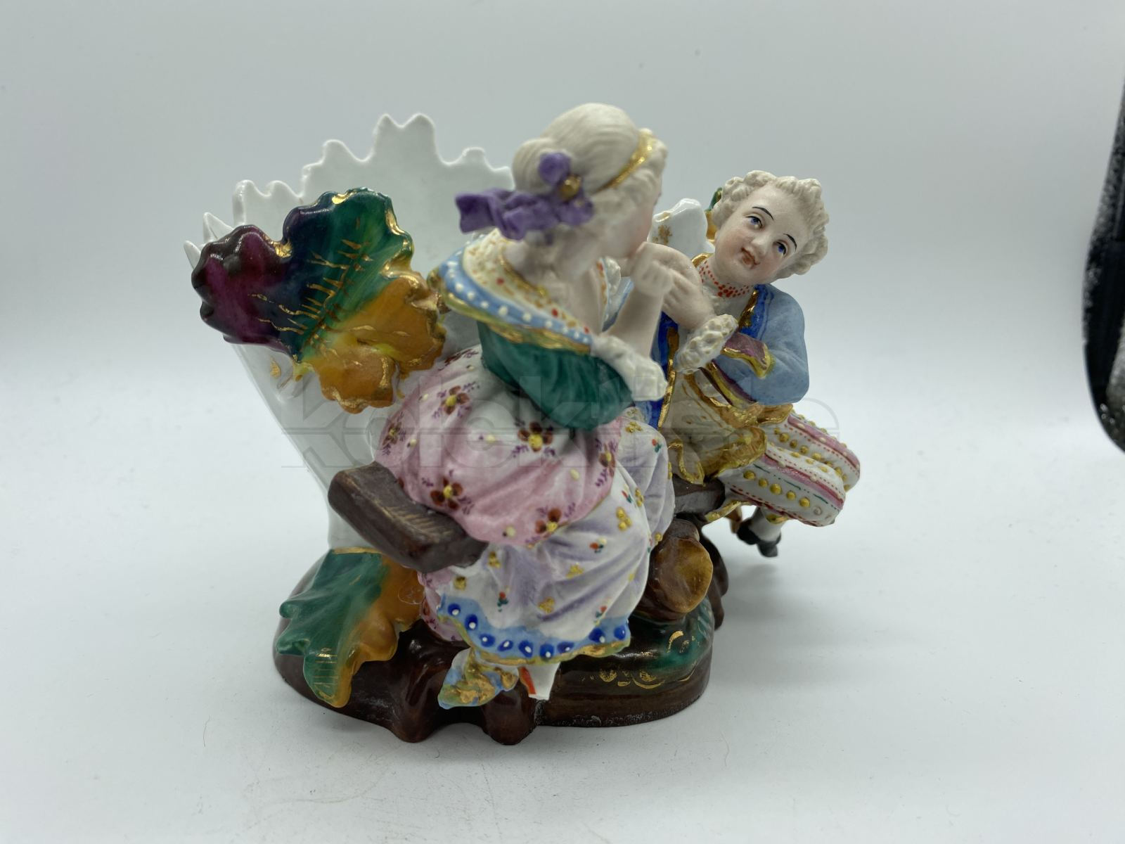 Porcelánová soška zamilovaného páru
