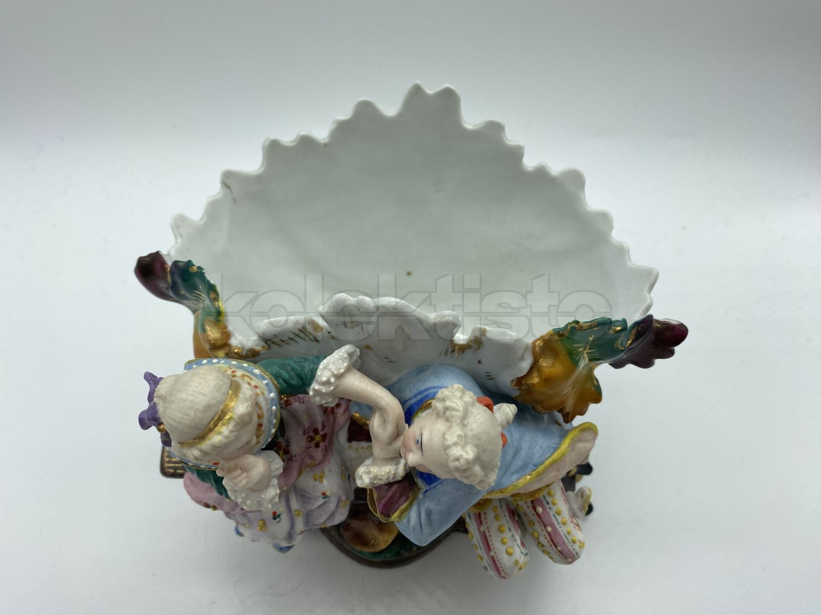 Porcelánová soška zamilovaného páru