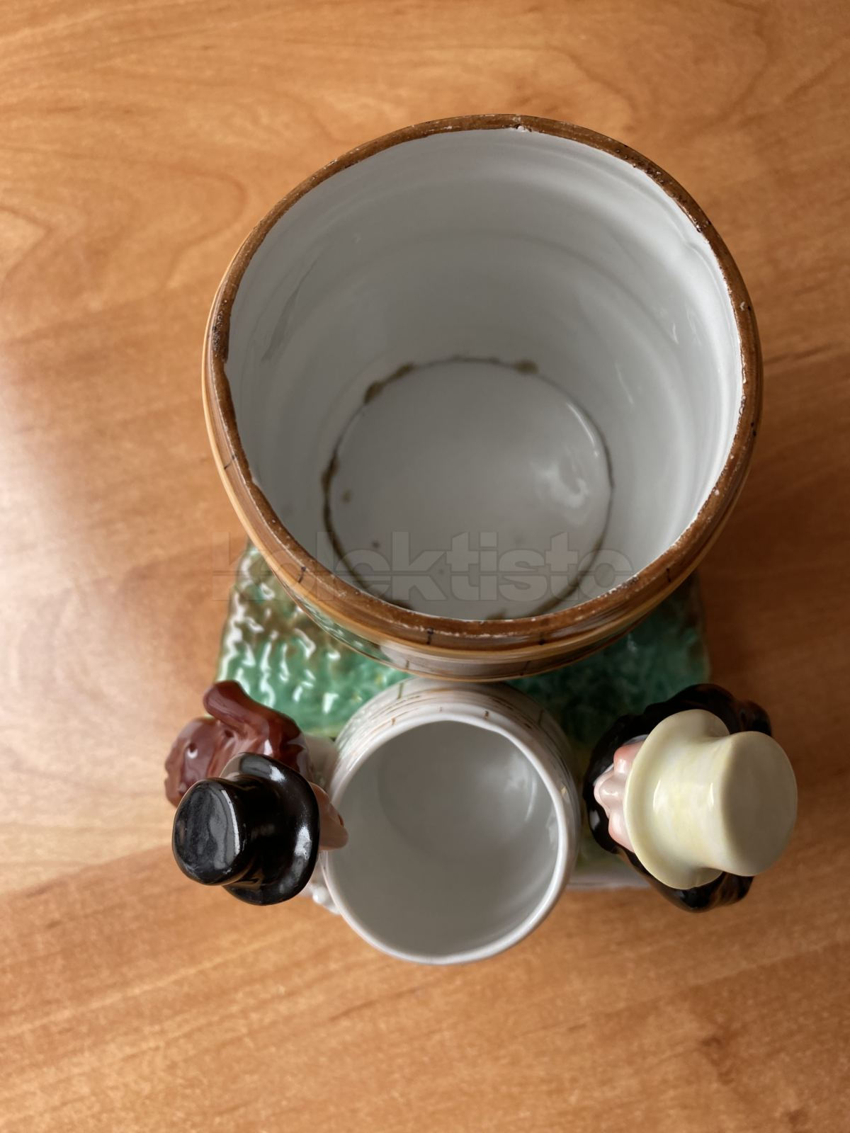 Porcelánový stojánek na cigára