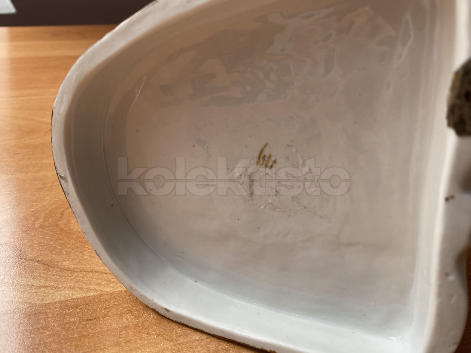 Porcelánový stojánek na cigára