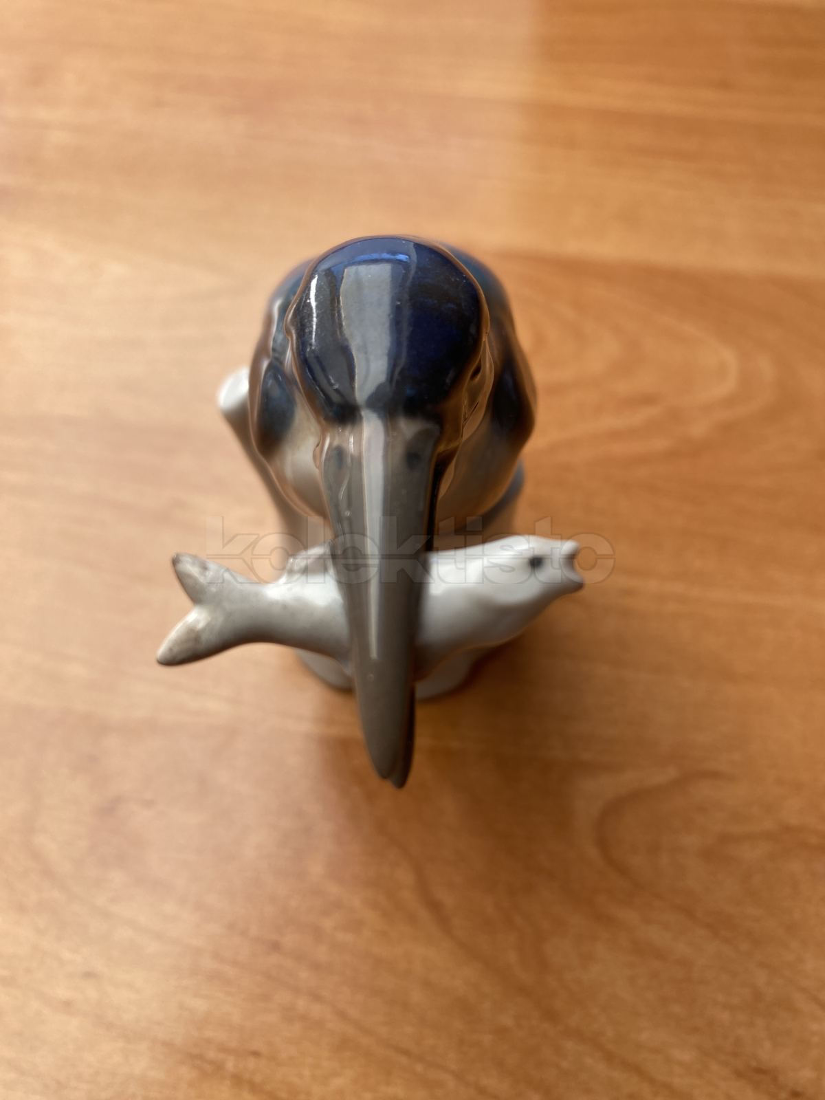 Porcelánová soška Ledňáček s rybkou