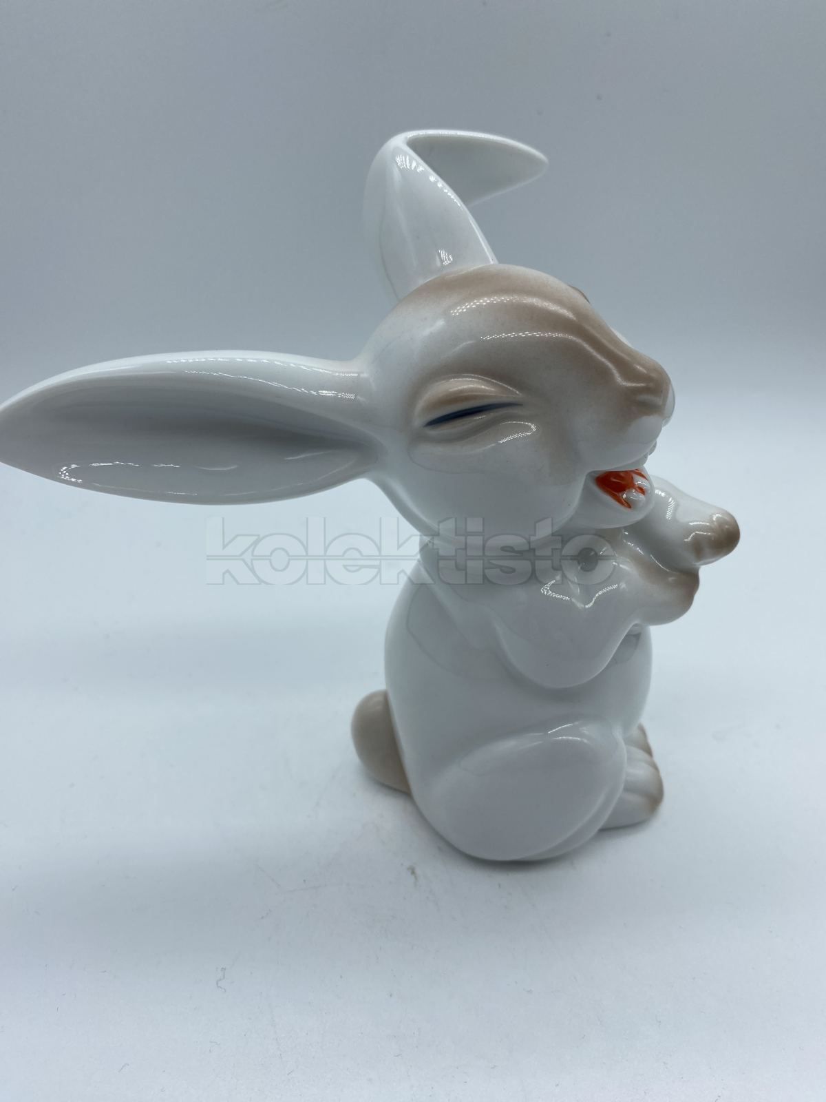 Porcelánová figurka zajíc