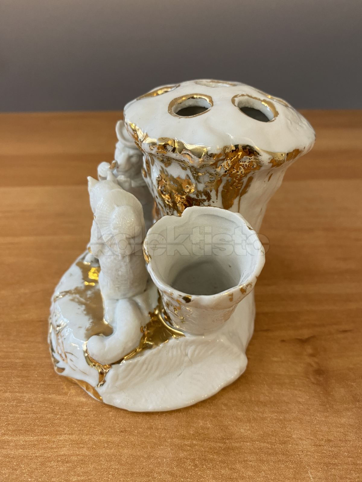 Porcelánový stojánek na doutníky, biskvit