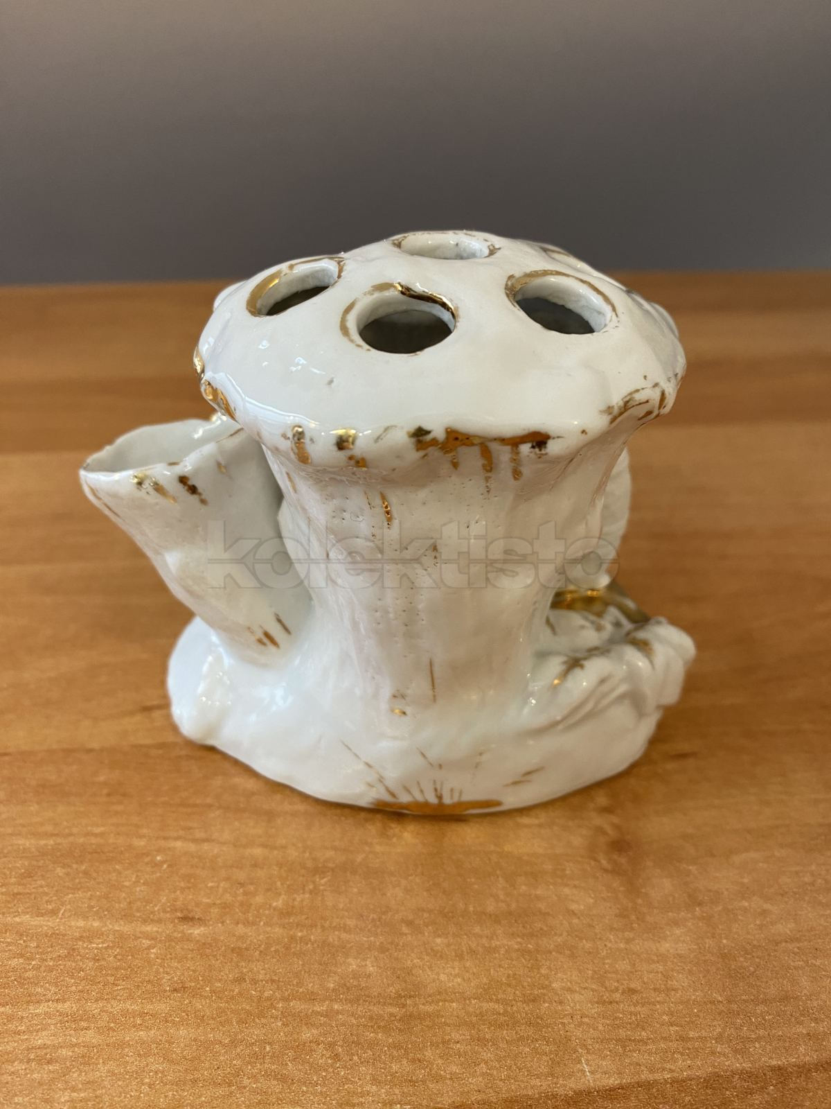 Porcelánový stojánek na doutníky, biskvit