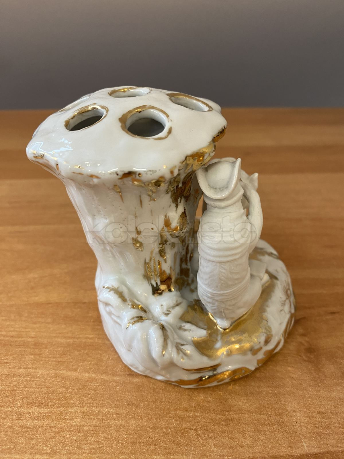 Porcelánový stojánek na doutníky, biskvit
