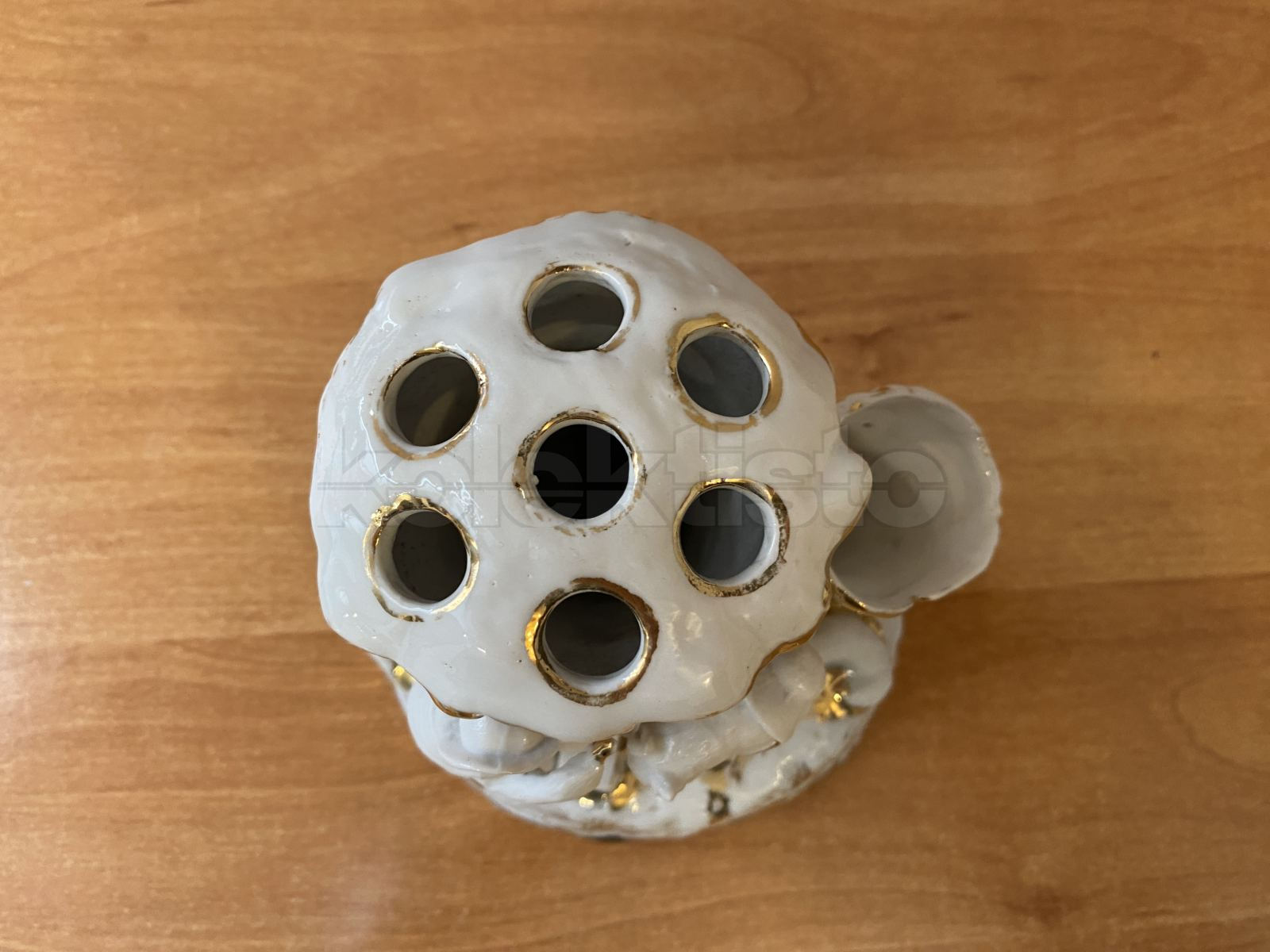 Porcelánový stojánek na doutníky, biskvit