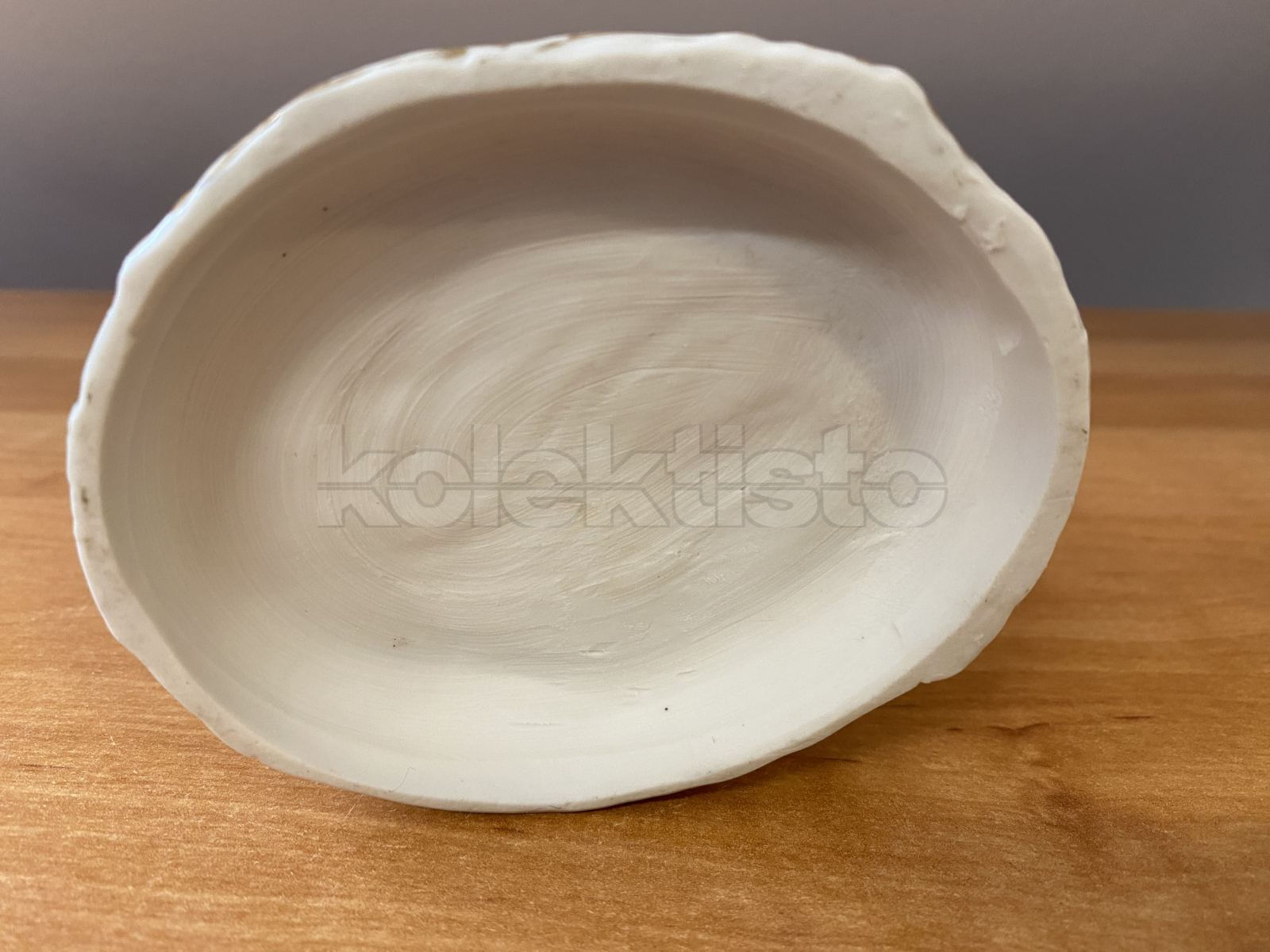 Porcelánový stojánek na doutníky, biskvit