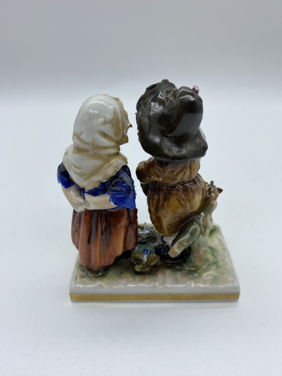 Porcelánová soška dětí