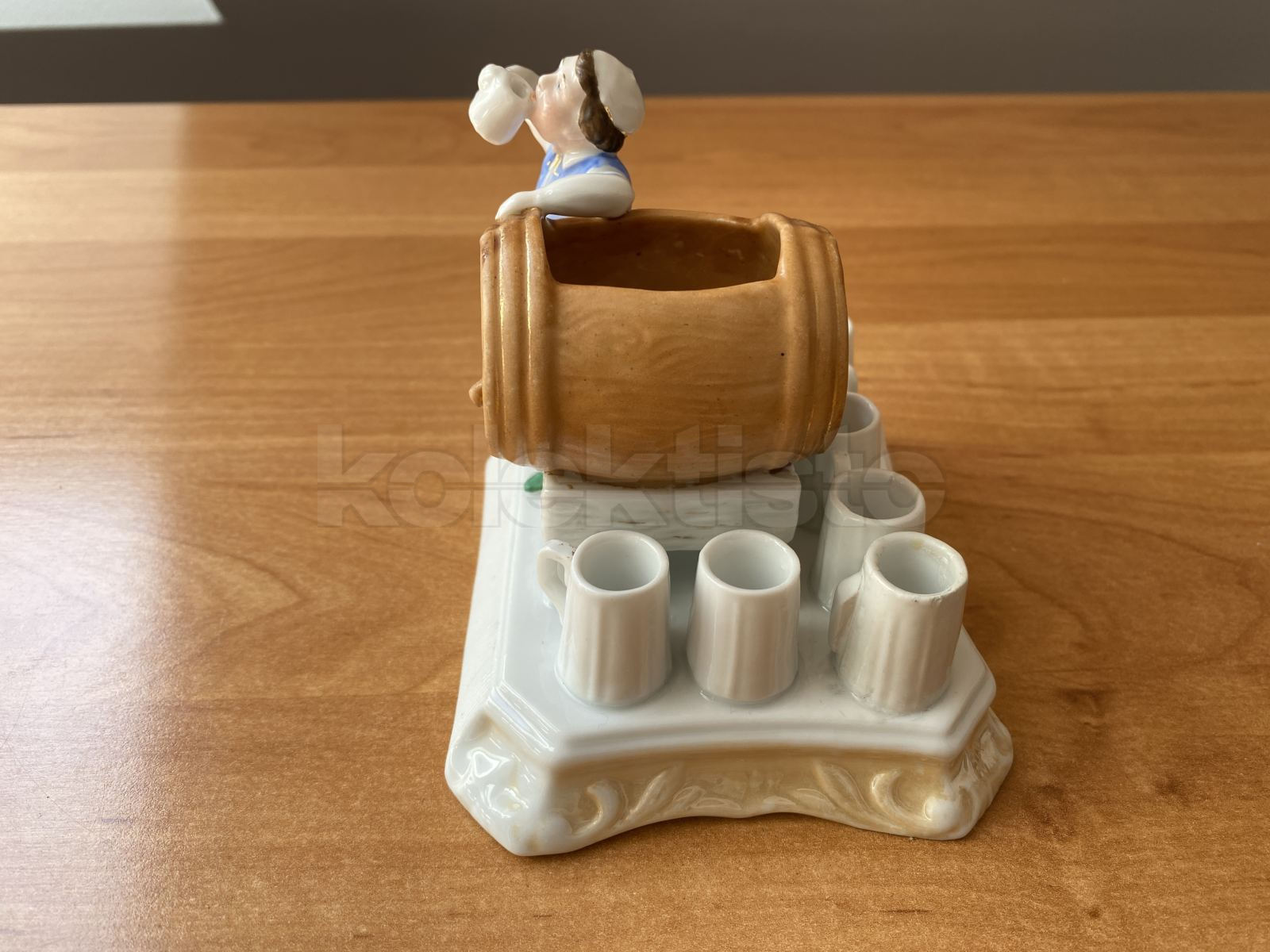 Porcelánový stojánek na doutníky