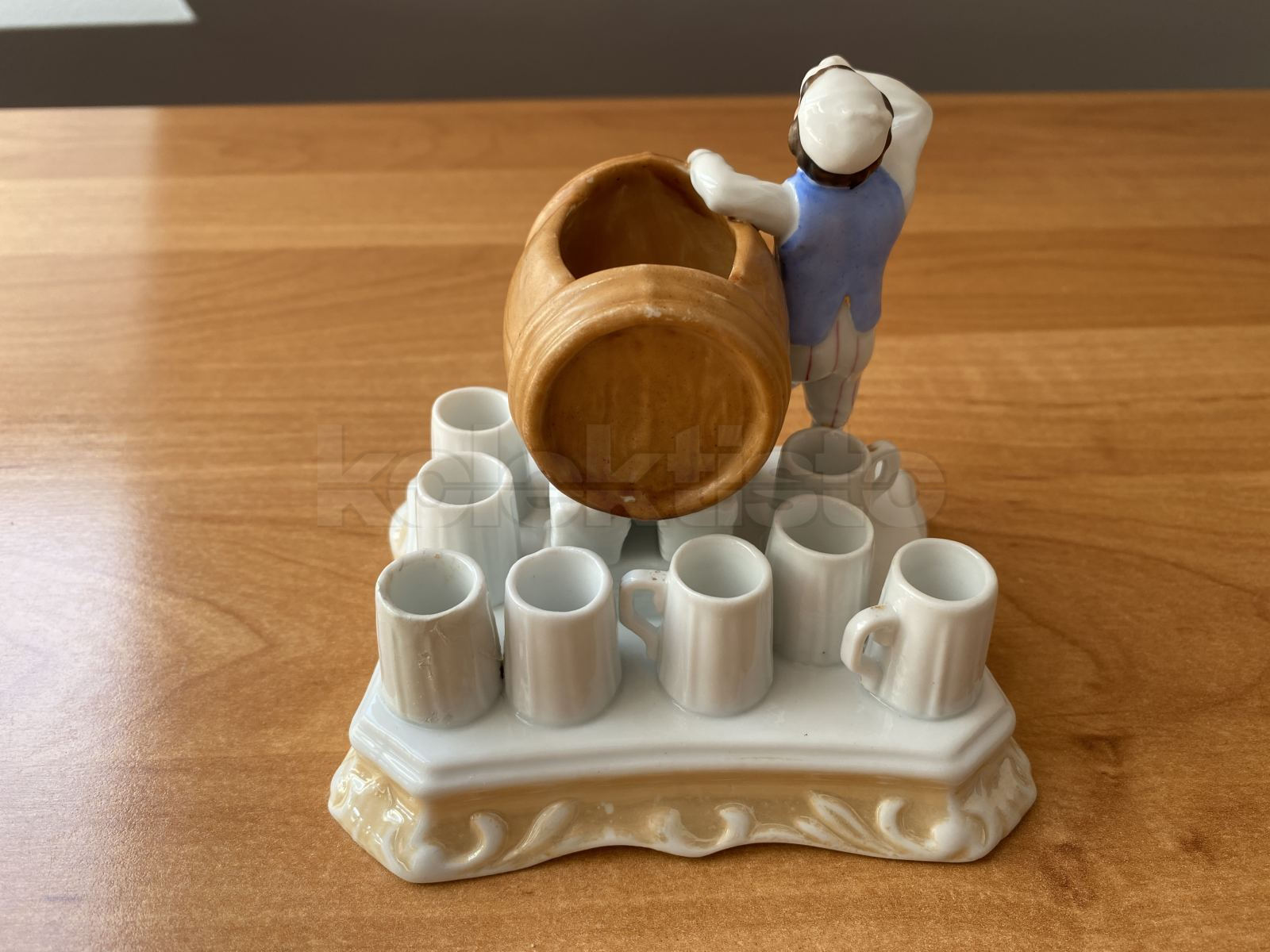 Porcelánový stojánek na doutníky